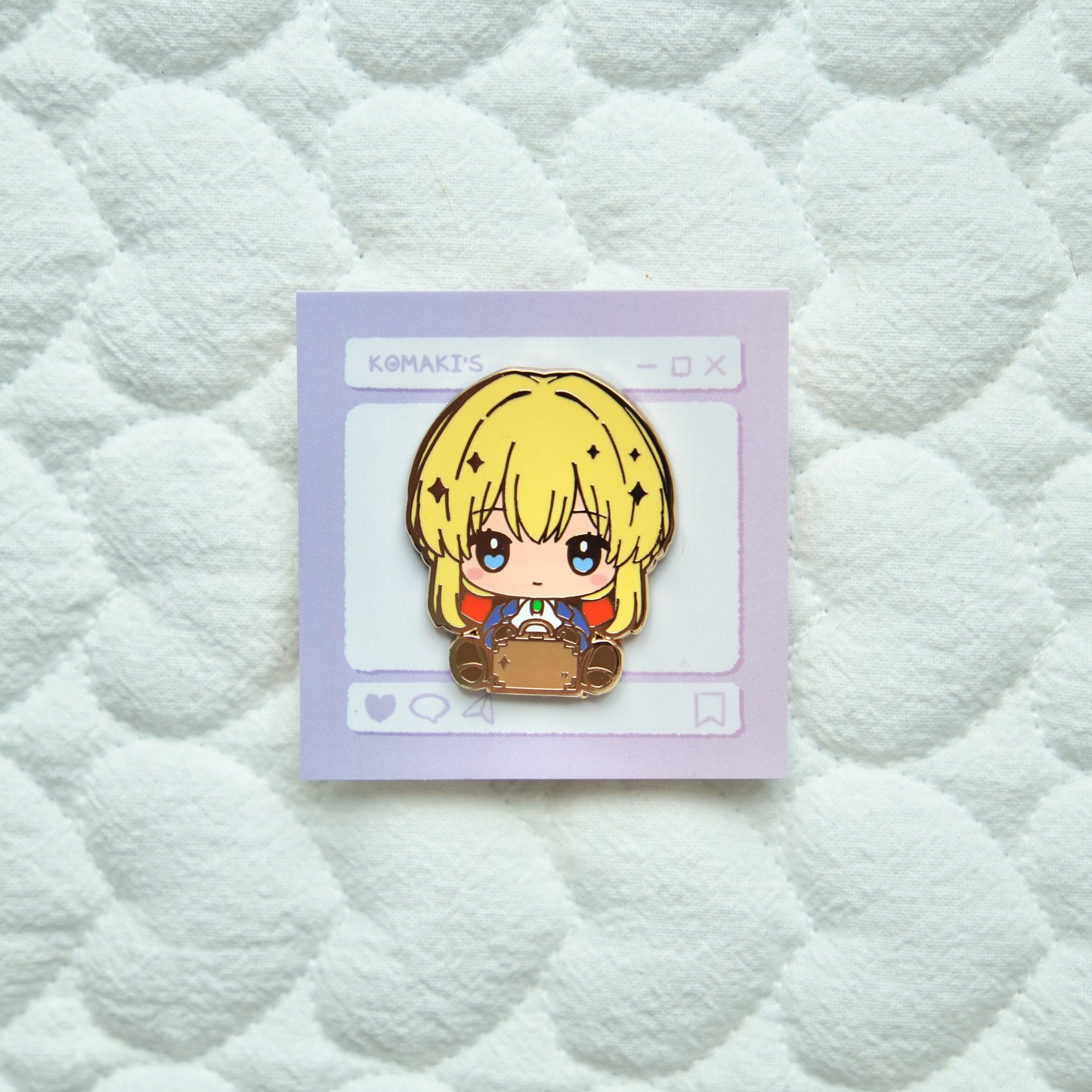 Violet Evergarden Chibi Hug Enamel Pin – Violet