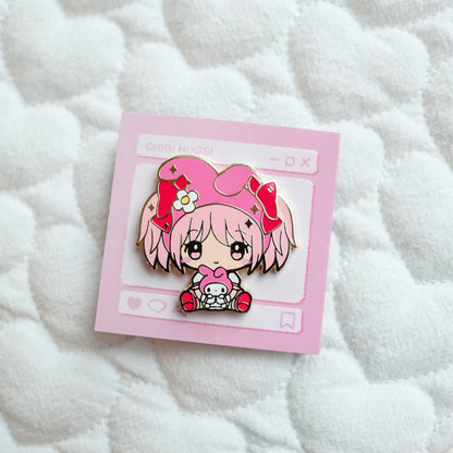 LAST CHANCE: Puella Magi Madoka Magica Chibi Hug Enamel Pins – Homura & Madoka