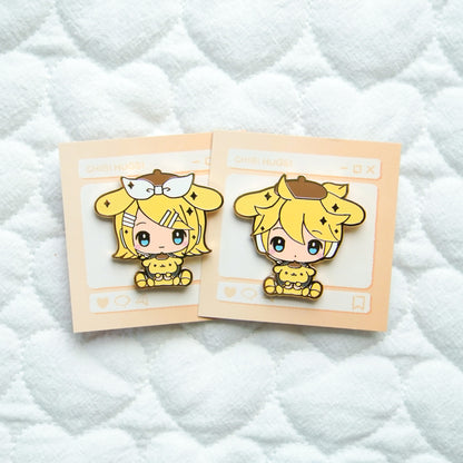 Vocaloid Chibi Hug Enamel Pins – Rin & Len