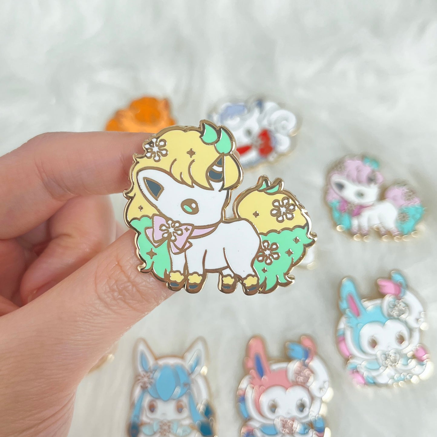 Galarian Ponyta (Shiny) – Winter Poke Enamel Pin Series by Mooncake Pin